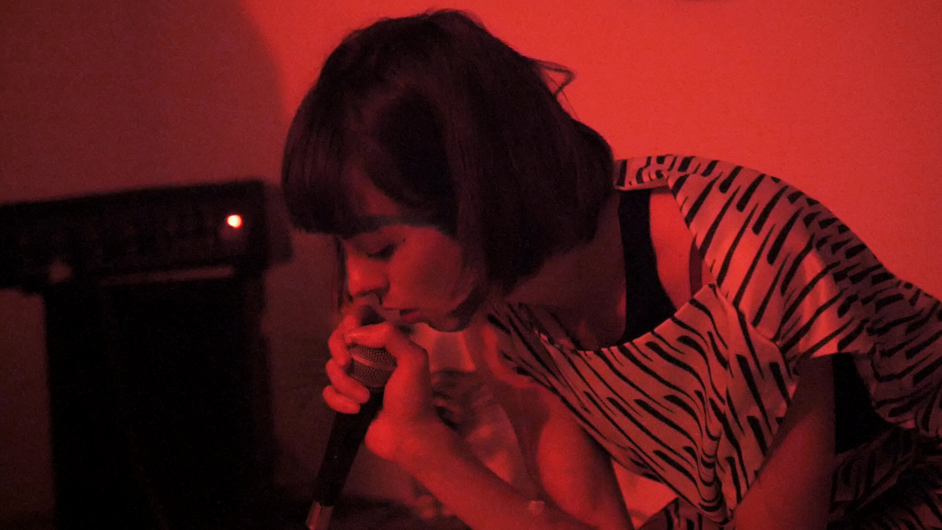 Fay Nicolson, Shake it Loose and Let it Fall, Kelder, UK, 2018